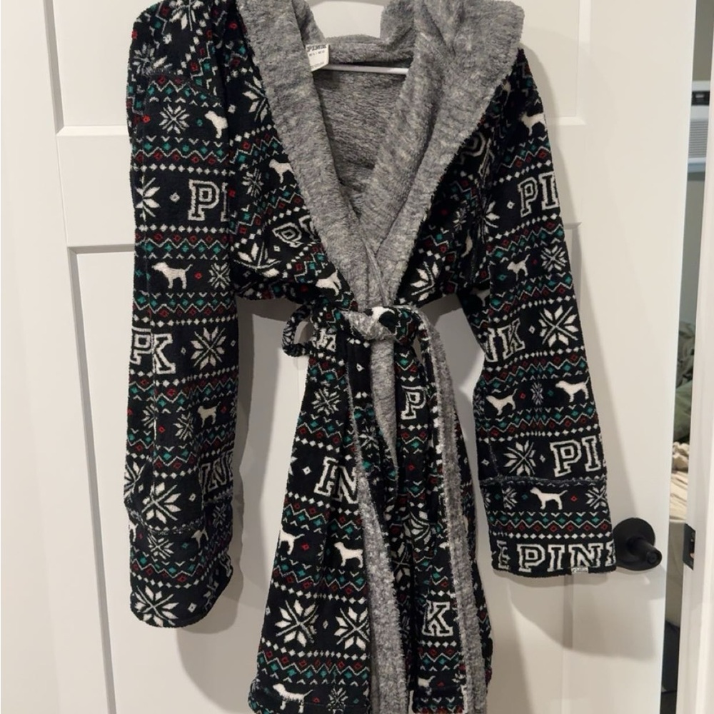 Victoria's Secret Black and Gray Patterned Robe
